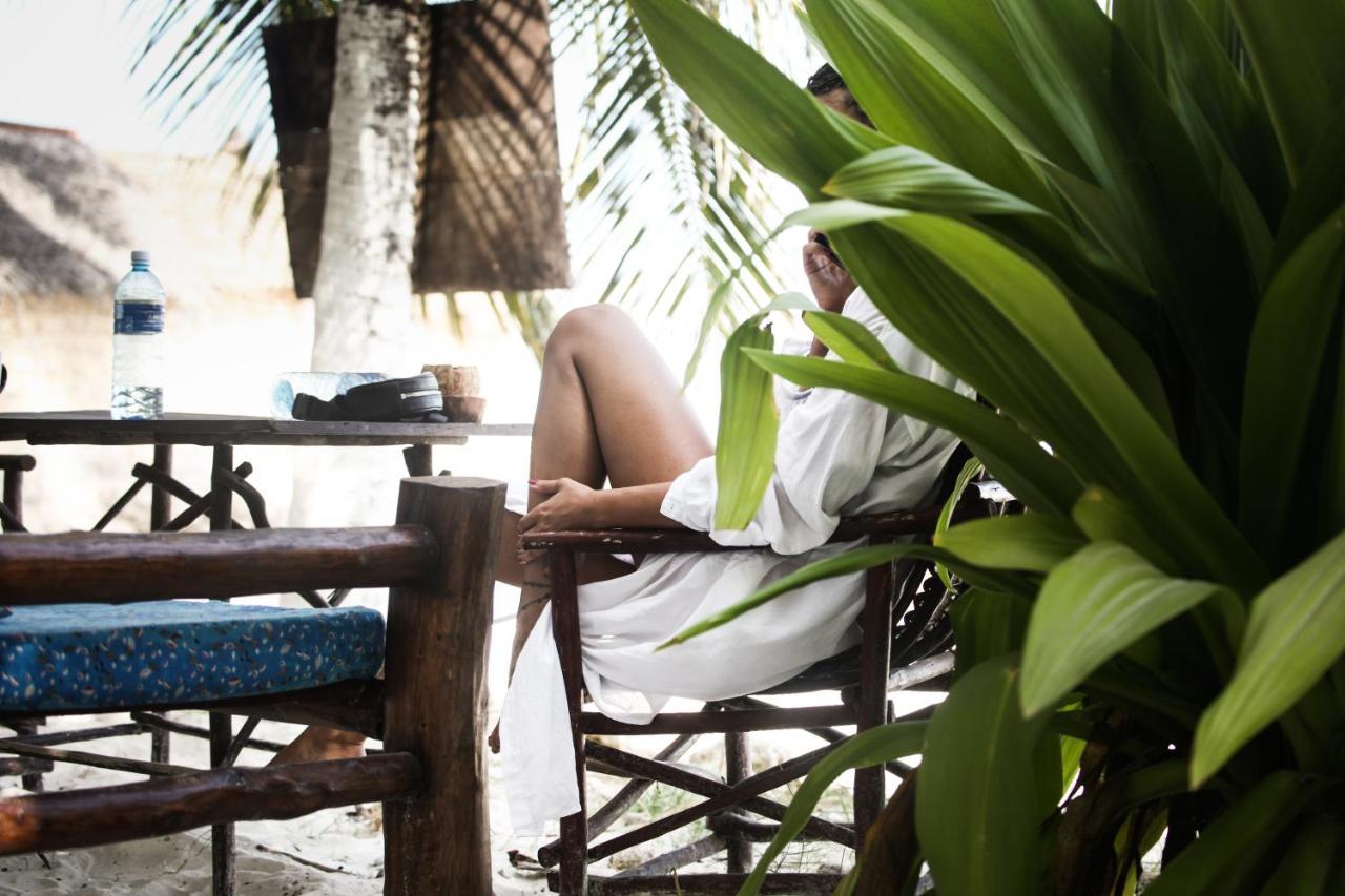 Coconut Village Beach Resort Diani Beach Esterno foto
