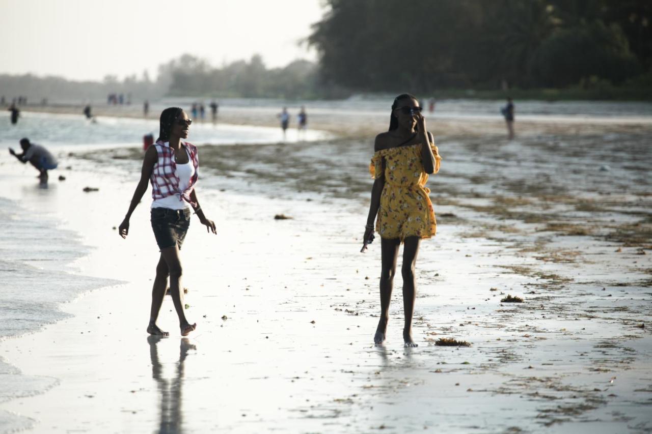 Coconut Village Beach Resort Diani Beach Esterno foto
