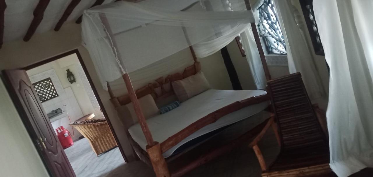 Coconut Village Beach Resort Diani Beach Esterno foto