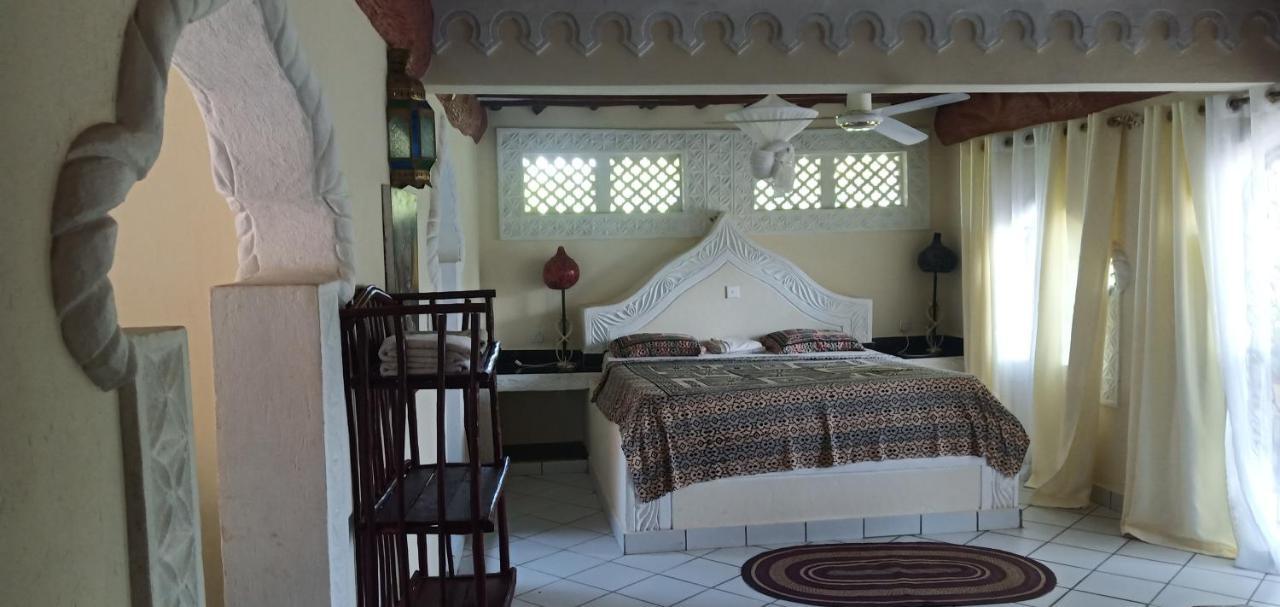 Coconut Village Beach Resort Diani Beach Esterno foto