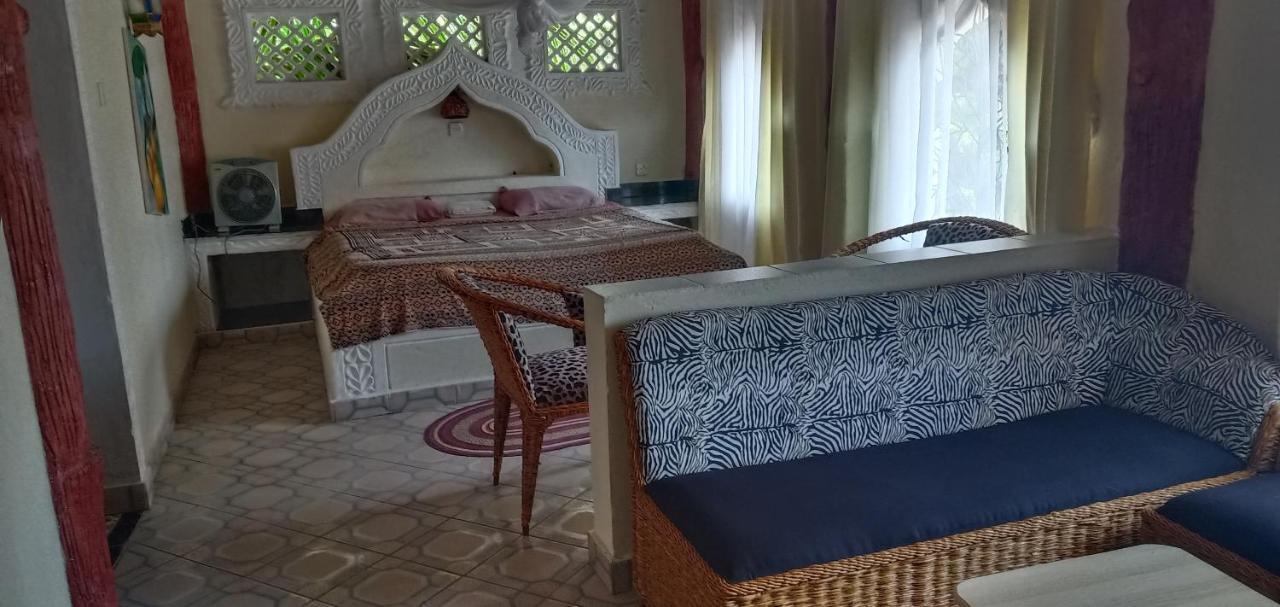 Coconut Village Beach Resort Diani Beach Esterno foto