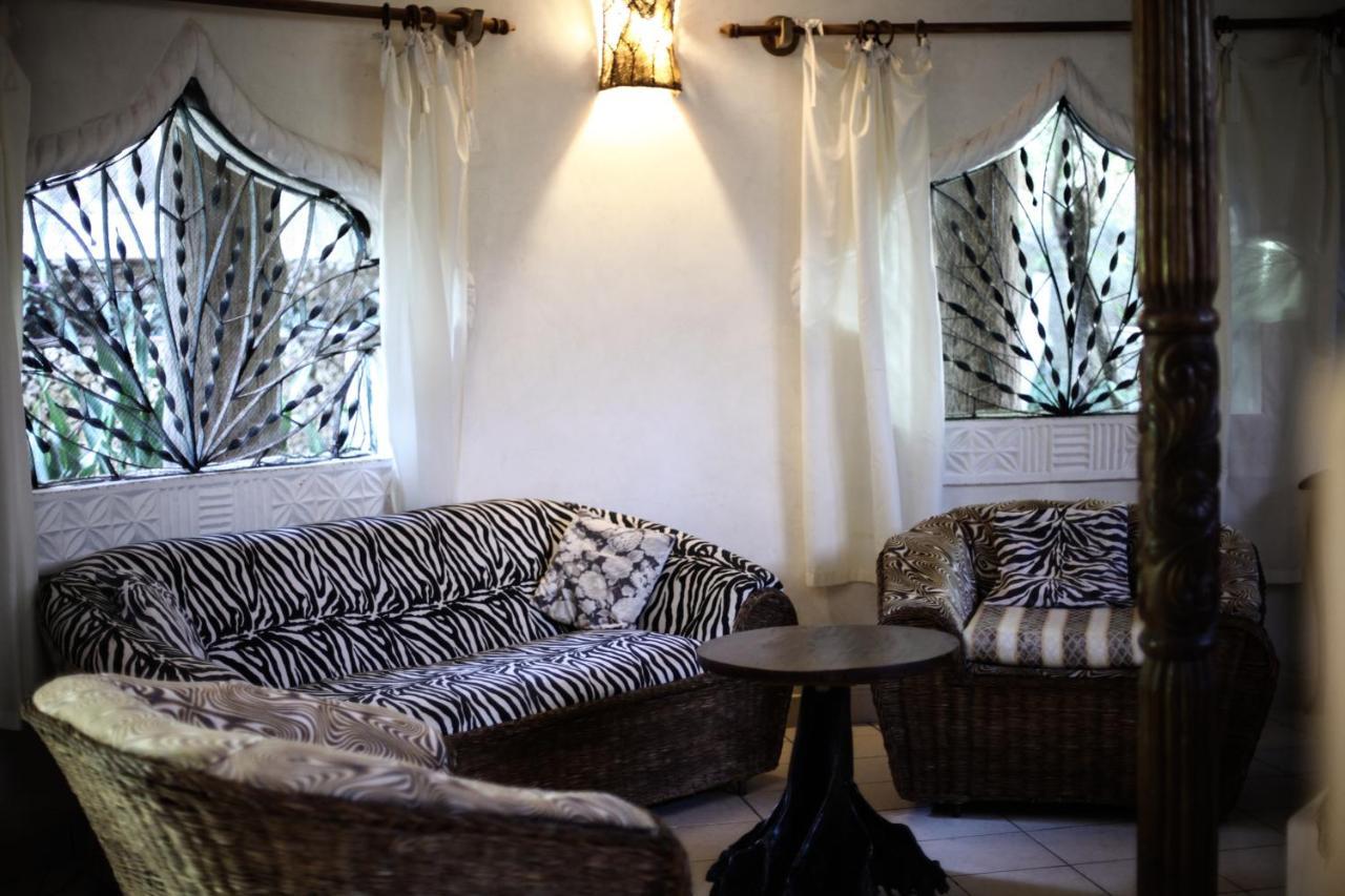 Coconut Village Beach Resort Diani Beach Esterno foto