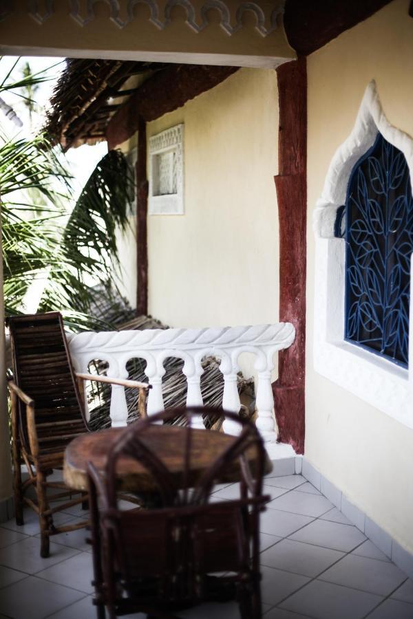 Coconut Village Beach Resort Diani Beach Esterno foto