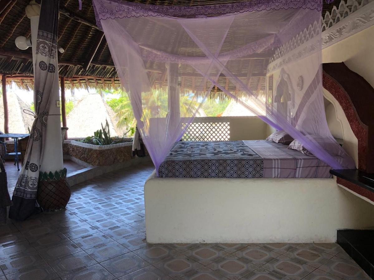 Coconut Village Beach Resort Diani Beach Esterno foto