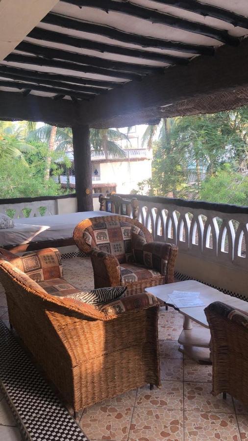 Coconut Village Beach Resort Diani Beach Esterno foto