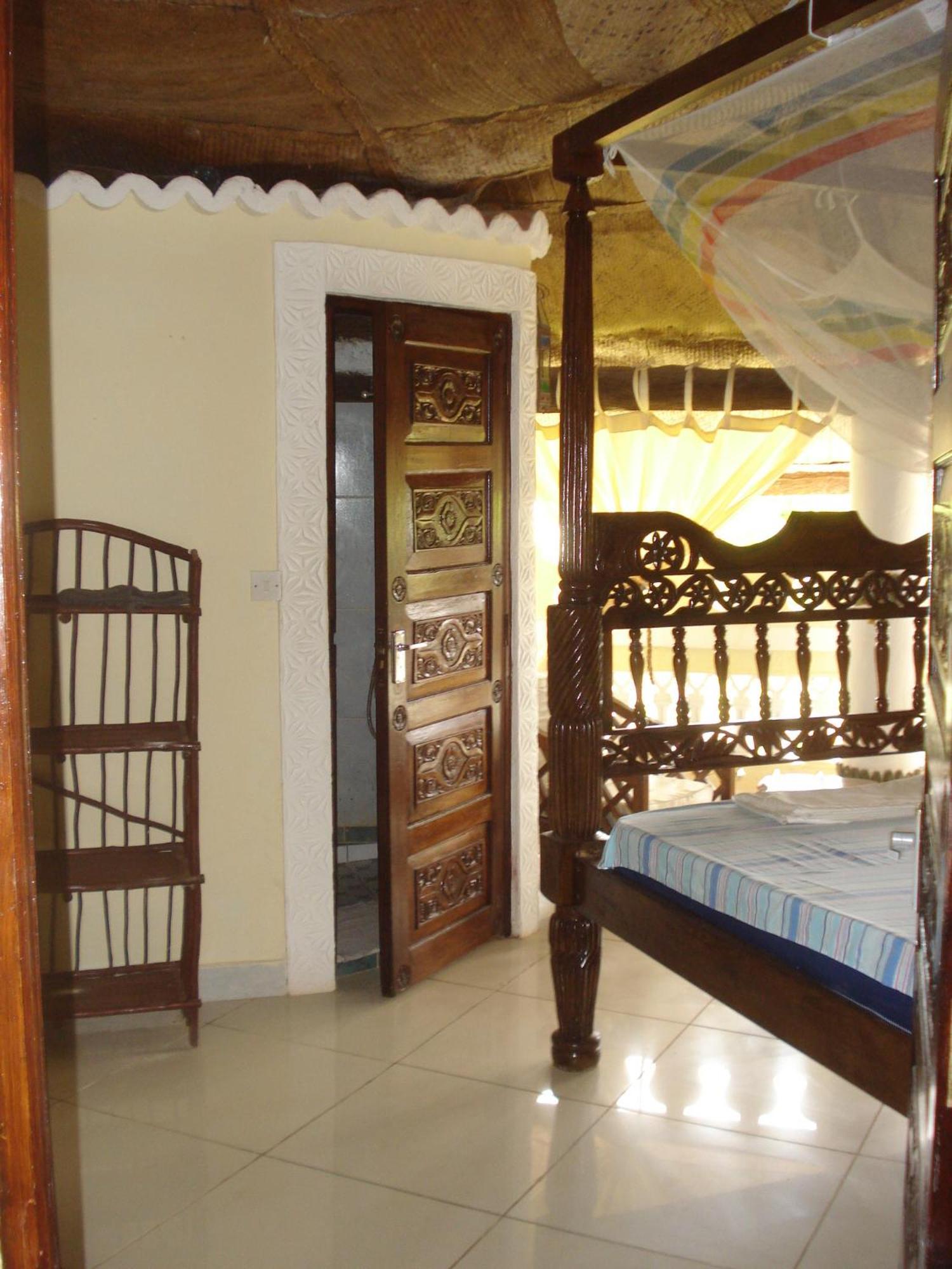 Coconut Village Beach Resort Diani Beach Esterno foto