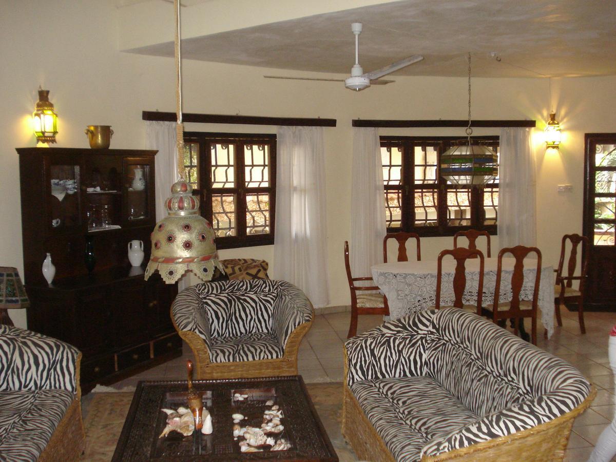 Coconut Village Beach Resort Diani Beach Esterno foto
