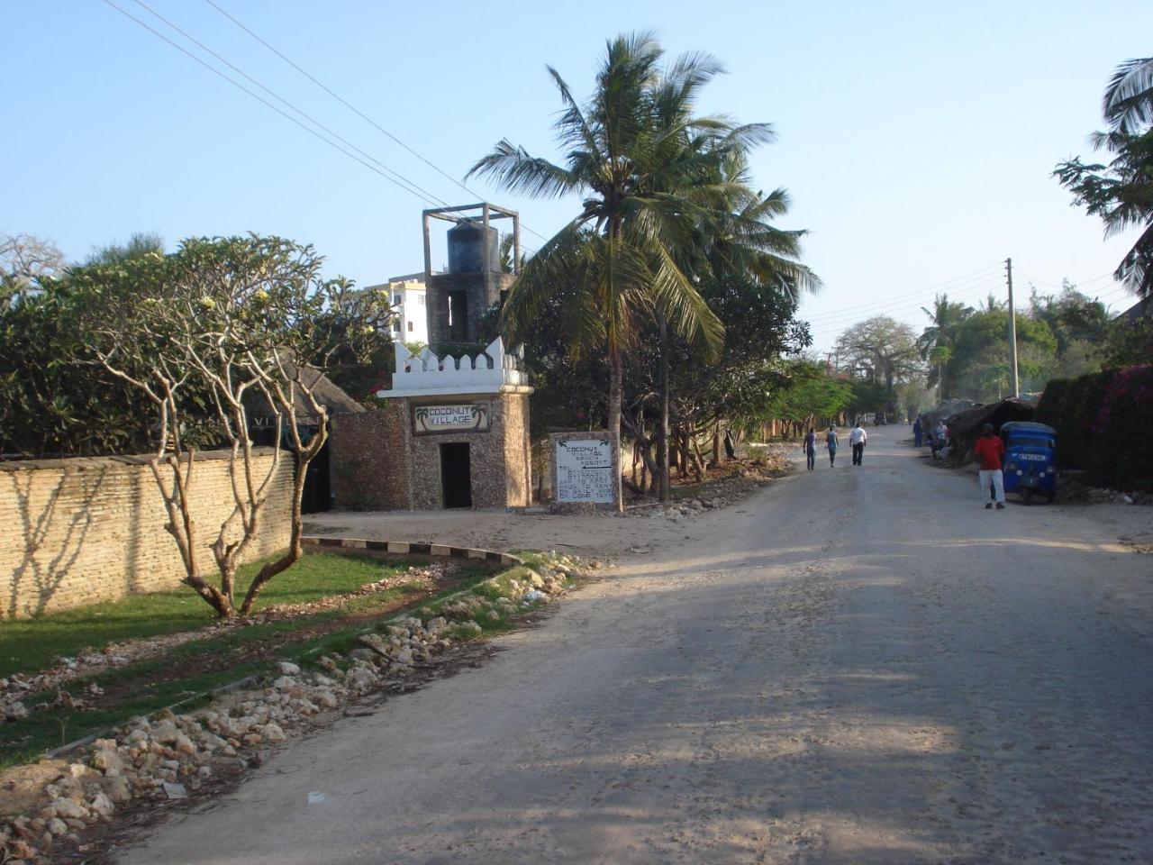 Coconut Village Beach Resort Diani Beach Esterno foto