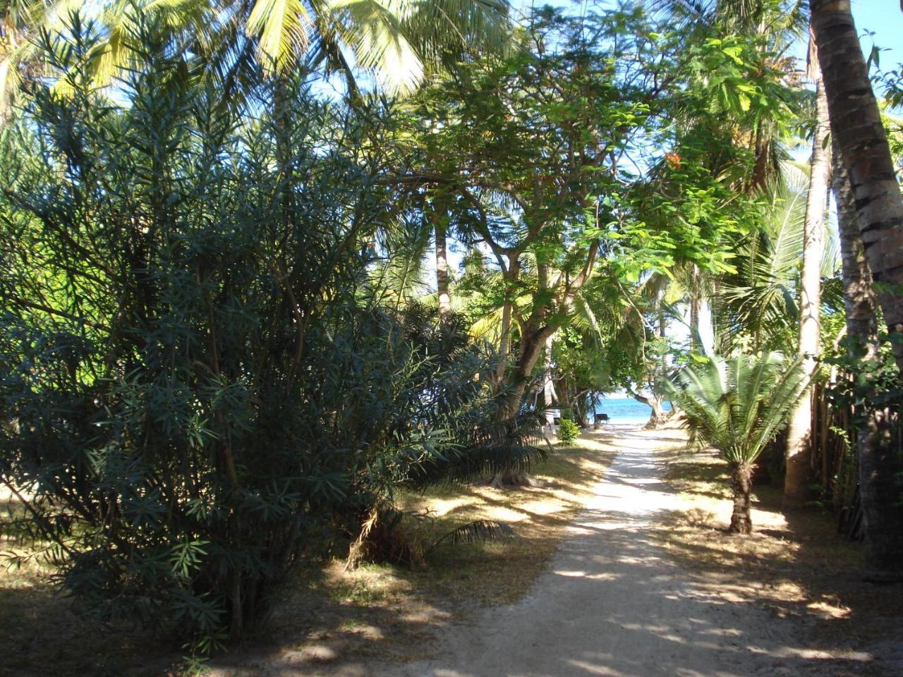 Coconut Village Beach Resort Diani Beach Esterno foto