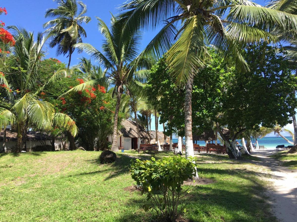 Coconut Village Beach Resort Diani Beach Esterno foto